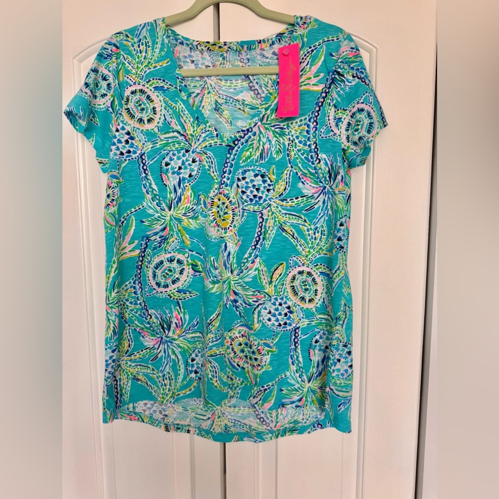 Lilly Pulitzer Etta V-Neck Blue and White Short Sleeve Tee M